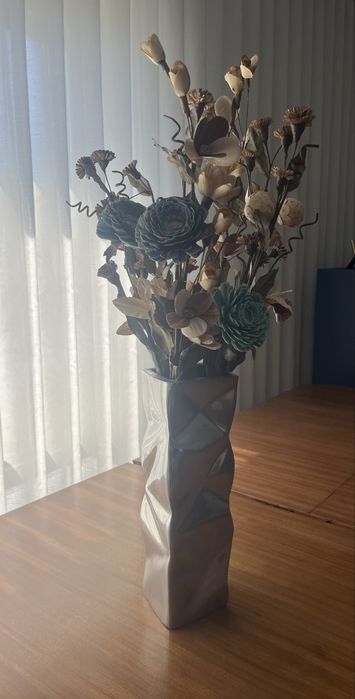 Jarro Decorativo com Arranjo de Flores Artificiais