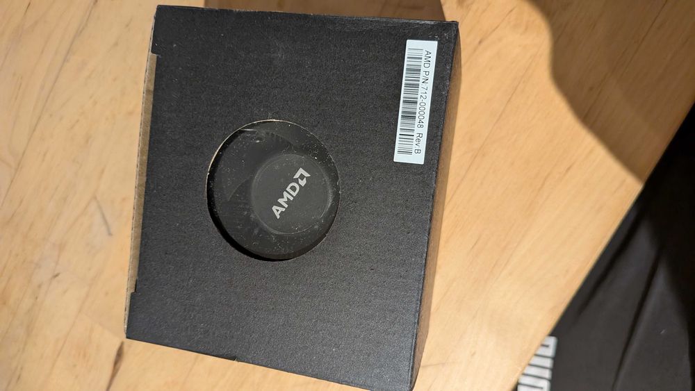 AMD Ryzen 5 1500X (4C/8T até 3.7 GHz) – Na Caixa c/ Cooler Original (Como Novo)