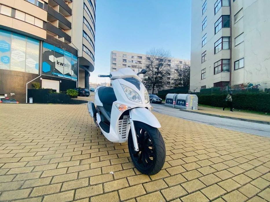 Maxi Scooter Marca AEON Modelo 350i URBAN