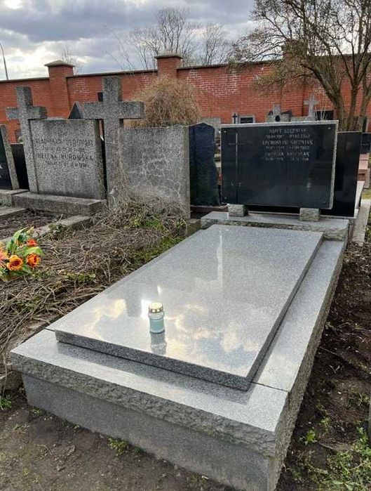 Usługa sprzątania nagrobków Warszawa