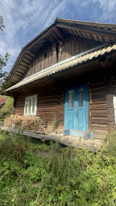 Продається будинок та 10 соток у с. Верхній Студений у карпатах