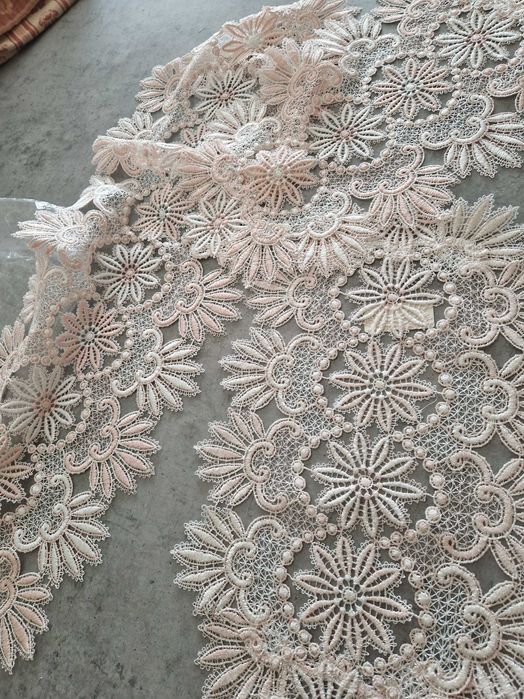 Jogo em renda novo em rosa e branco