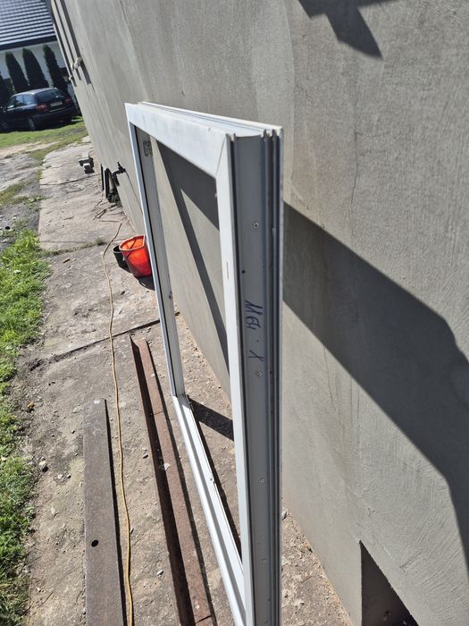 Okno PCV białe 140x130 cm, z ramą