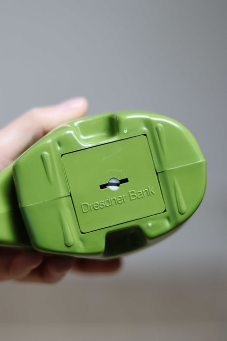 Dwa plastikowe słoniki skarbonki Dresdner Bank, lata 80