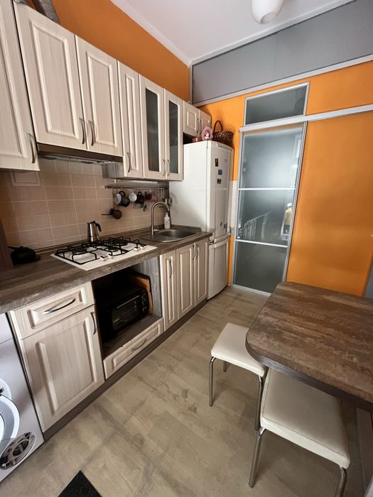 Частина будинку з власним двором