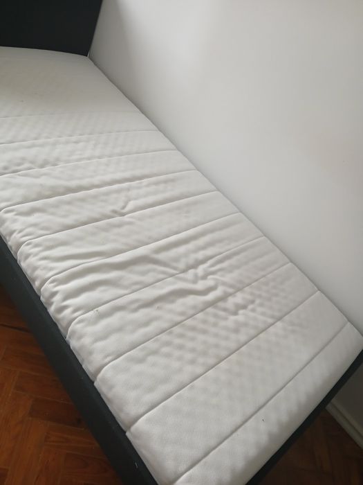 Cama e colchão ikea