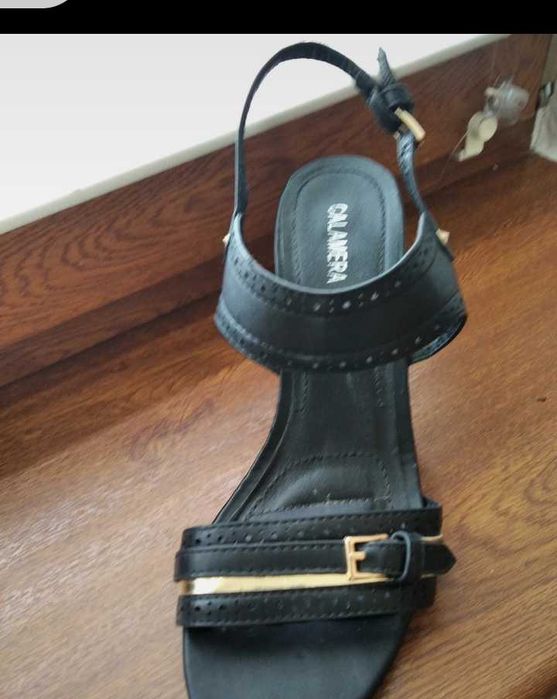 Super sandałki na stabilnym słupku