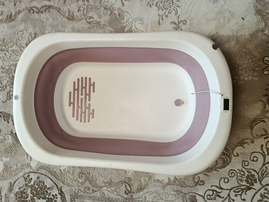 Зручна дитяча ванночка