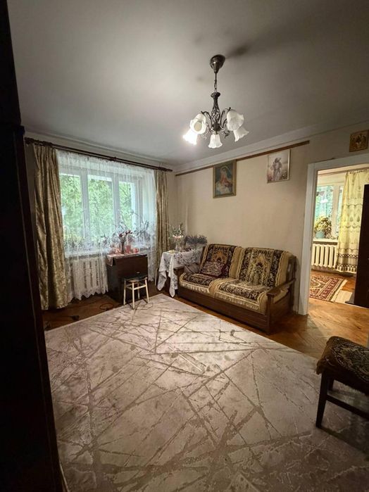 Продаж 2-ох кімнатної квартири по в. Володимира Великого 35а