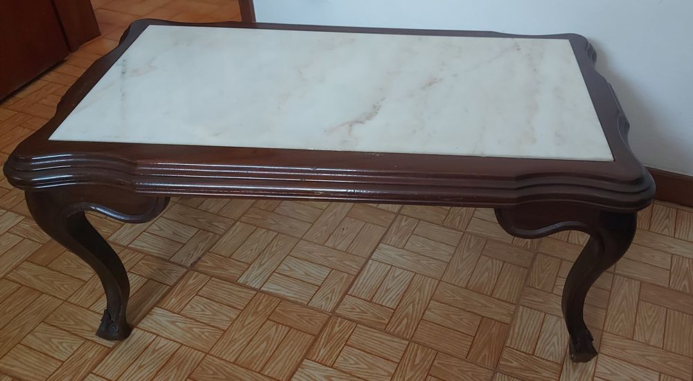 Mesa de centro com pedra mármore