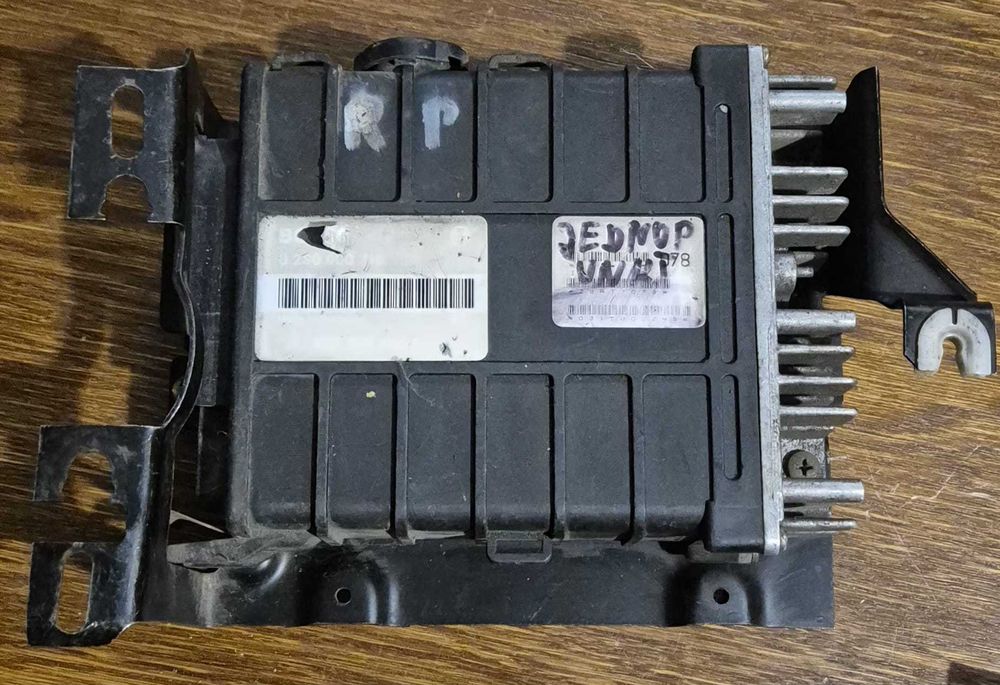 Komputer Sterownik Silnika AUDI 80 B3 (86-91r.) 1,8 B Oryginalny BOSCH