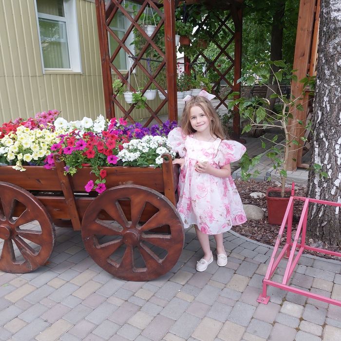 Продам сукню на дівчинку 6 років