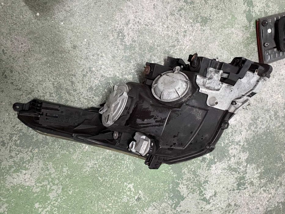 Faróis Toyota Avensis T27 2009–2011 (Par) Halogéneo