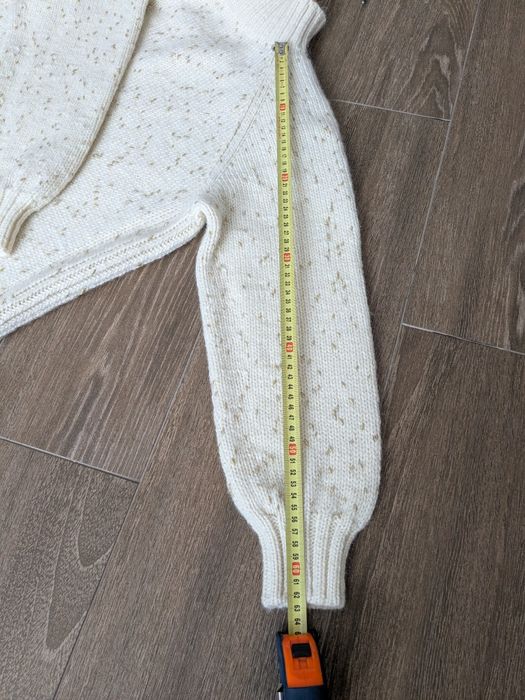 Зимовий довгий светр.