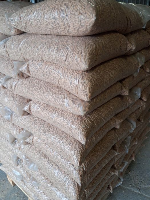 Pellet sosnowy 100 %  jasny czysty