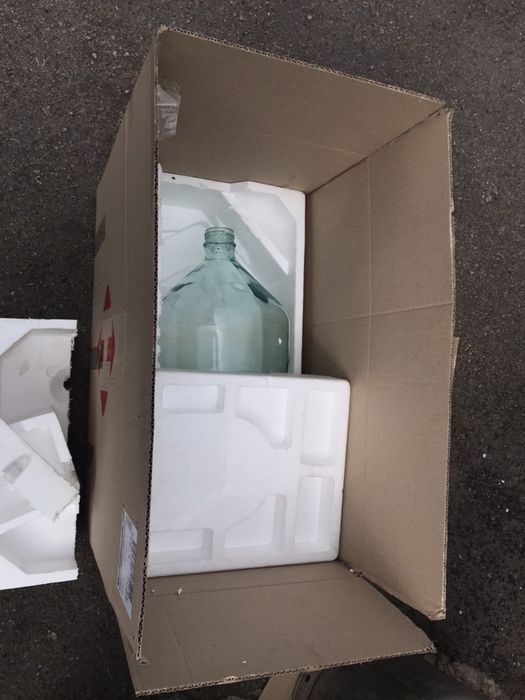 Бутли стеклянные 20л,10л,5л