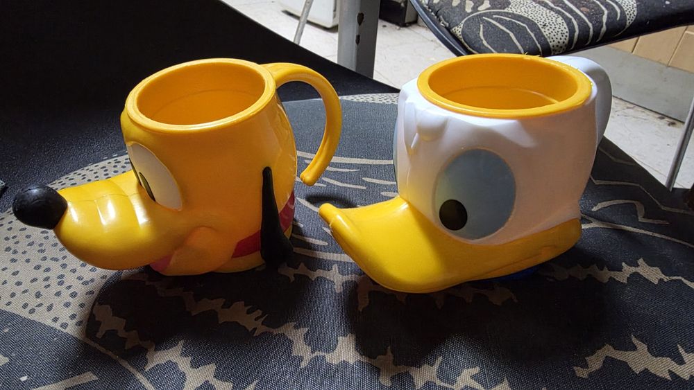 Canecas plastico muito antigas