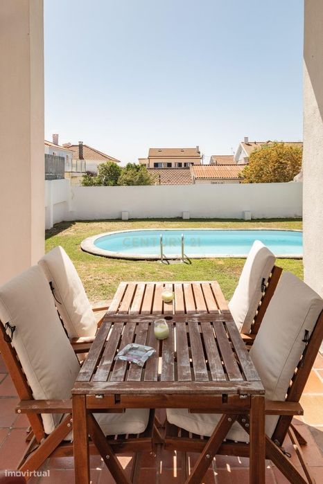 Moradia T4 com piscina em Algueirão Mem Martins, Sintra