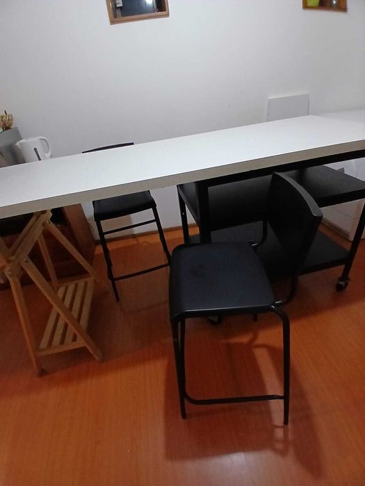 Ilha com 2 cadeiras - 110€