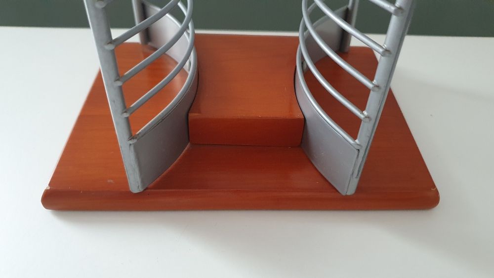 Estante / Coluna para 60 CDs