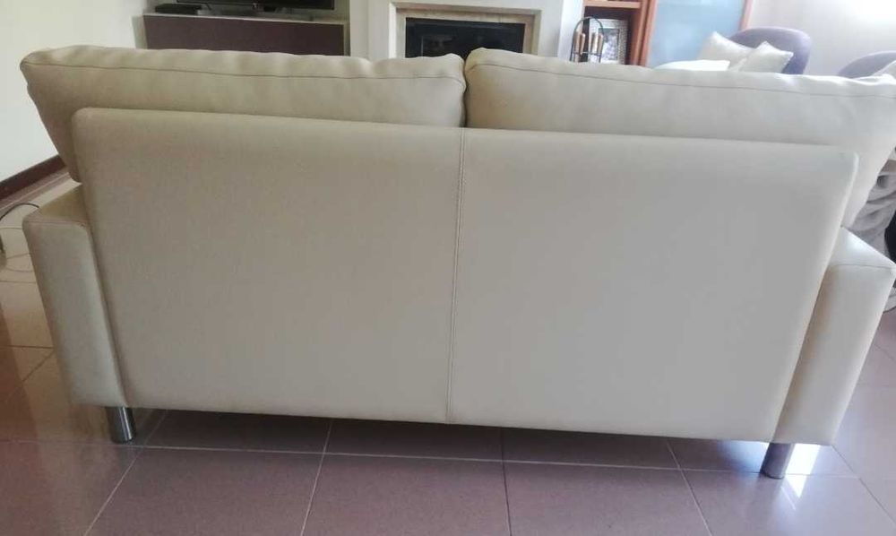 Sofá 2 lugares em pele sintética