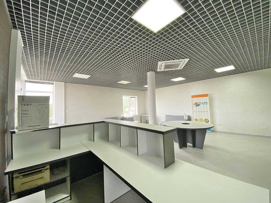 Комерційне ,фасадне приміщення з ремонтом! Великий проїзний трафік