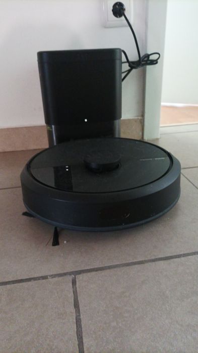 Robô aspirador e passa esfregona