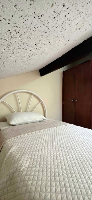 Quarto para arrendamento a estudantes com anexo