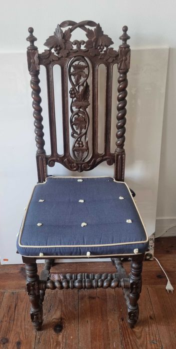 Cadeiras antigas