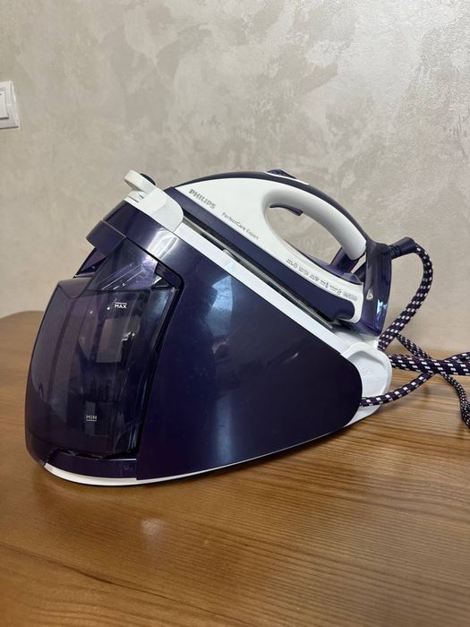 Пароутюг Philips PerfectCare Serie 7000