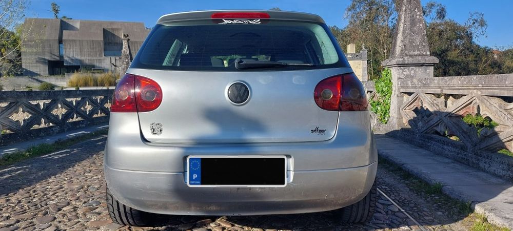 Golf V em bom estado