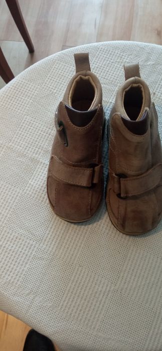 Botas criança número 22 Nova marca Radical em  pele