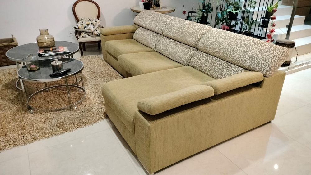 Sofa com chaise longue