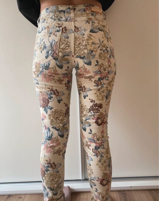 Calças justas florais