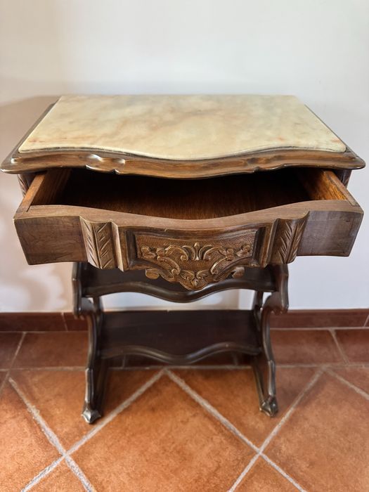 Consola de madeira e tampo de marmore