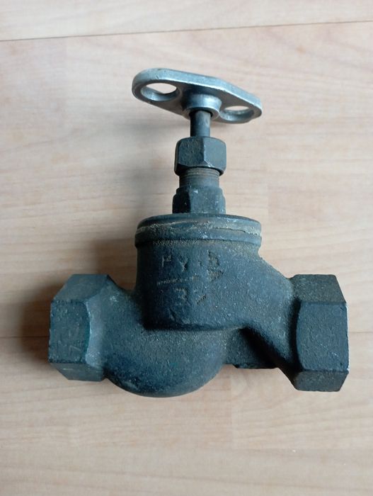 Кран вентильний -1 1/4 дюйма.