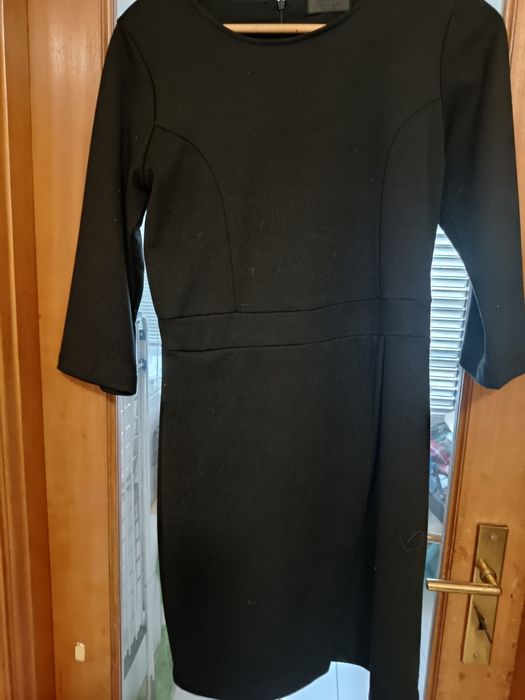 Vestido preto cintado