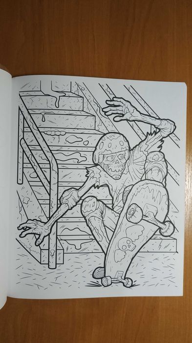 Раскраска Зомби Zombie Daze альбом Coloring Crayola. Розмальовка.