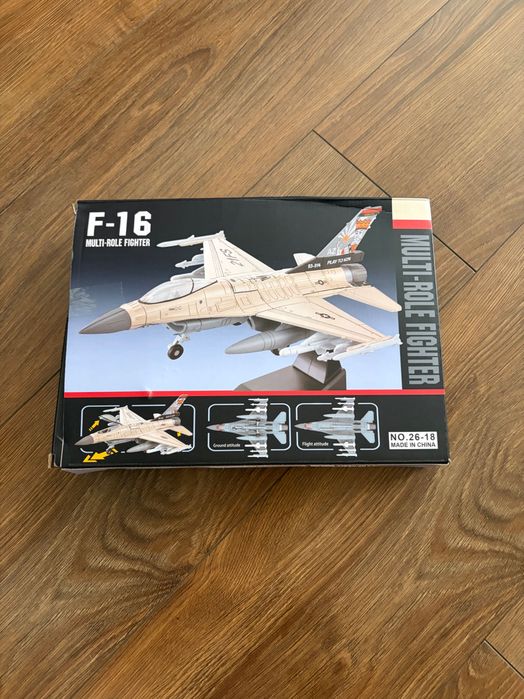 Модель літака винищувача F-16 / маштаб 1:72