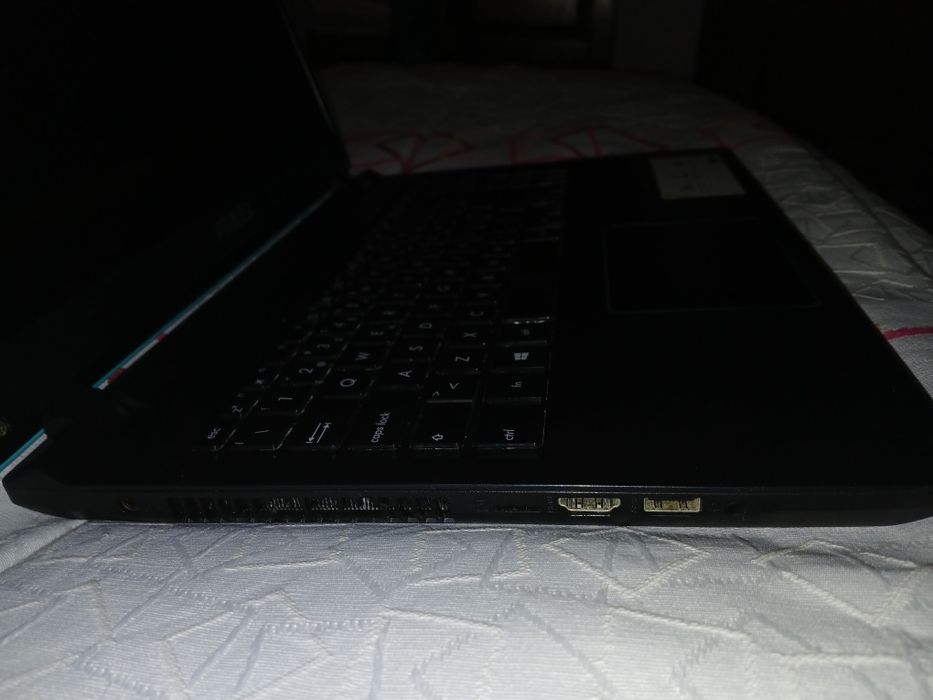 Portátil marca Asus 15