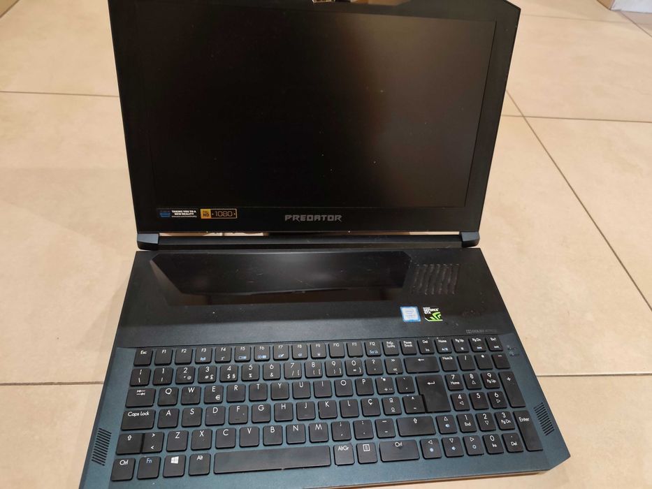 Acer Predator Triton 700 – Para Peças (Não Liga)