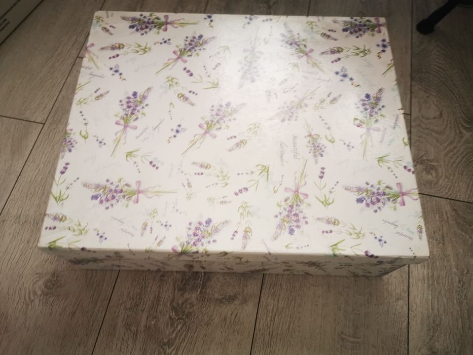 Nowy serwis porcelanowy w lawendę z pudełkiem
