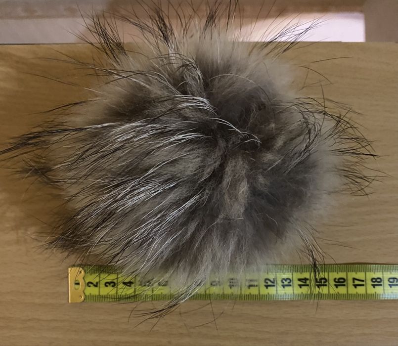 Помпон из меха, енот