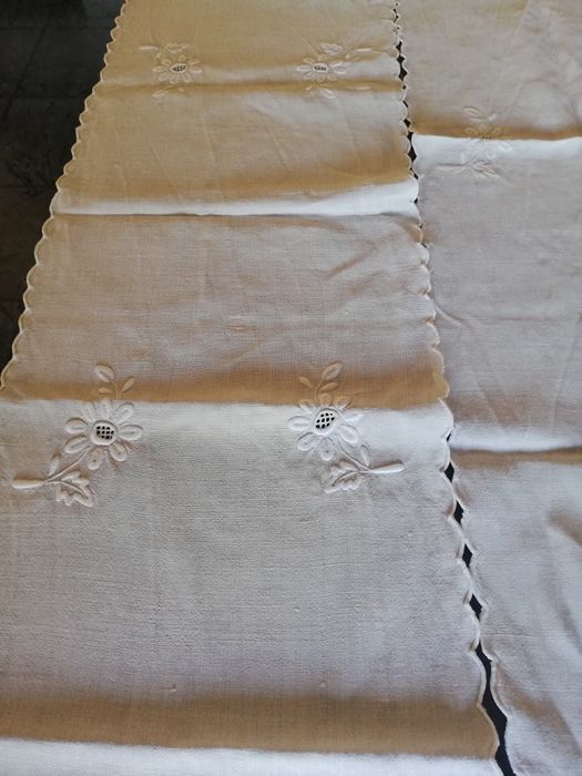 Passadeiras em linho puro bordado antigo