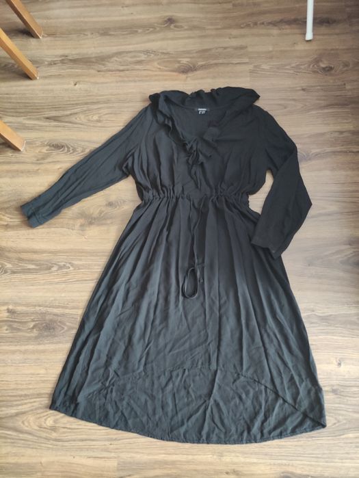 Sukienka czarna długi rękaw asymetryczna Esmara 46