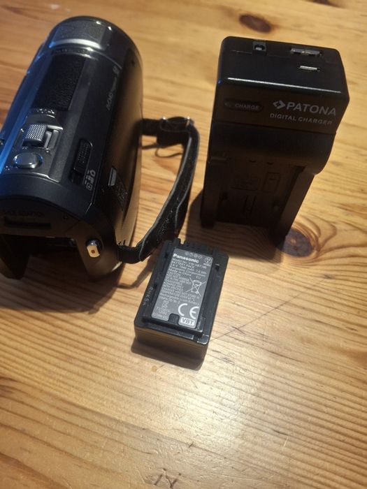 Оригінальна японська відеокамера Panasonic HC-V700