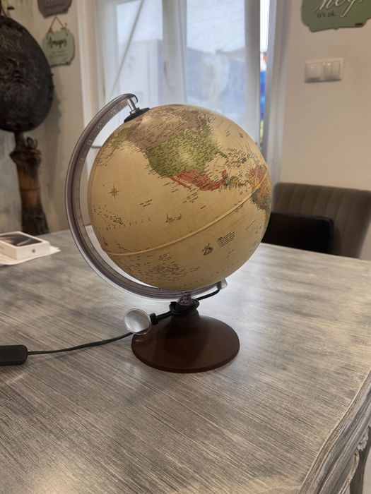 Globo lâmpada decorativo com lupa