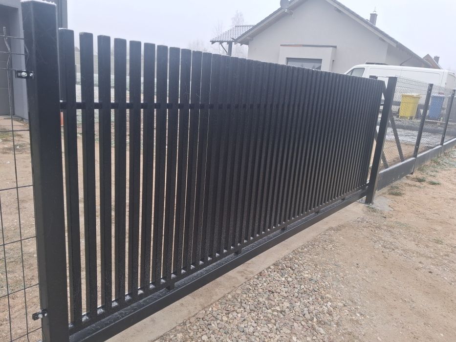 Brama grzebieniowa, nowoczesna, panelowa, palisadowa, kuta