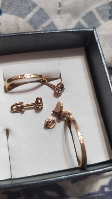 Продам набір золотих виробів та срібла