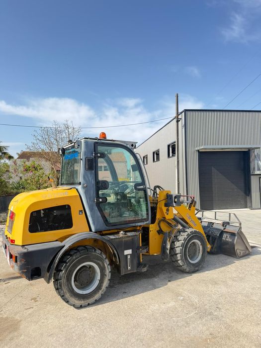 Pá carregadora com matrícula